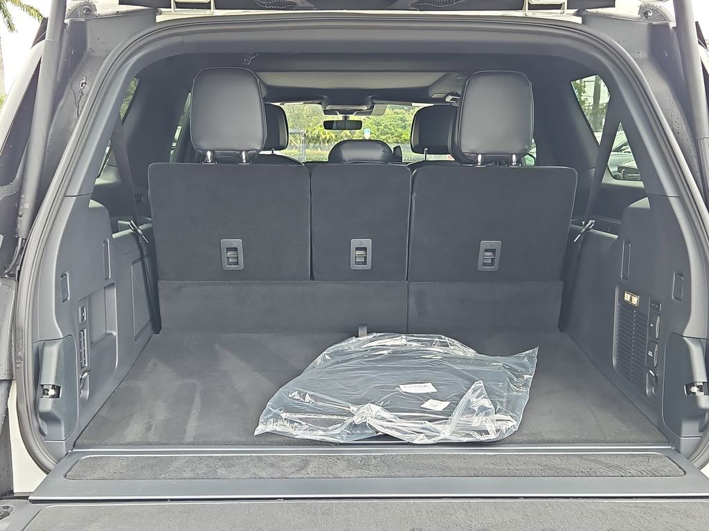 New 2025 Lincoln Navigator L Reserve w/ Jet Appearance Package image 8