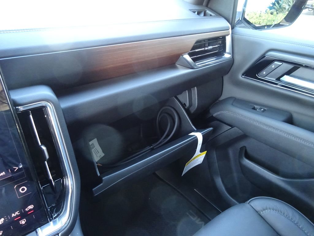 Certified 2026 GMC Yukon Denali w/ Denali Reserve Package image 33