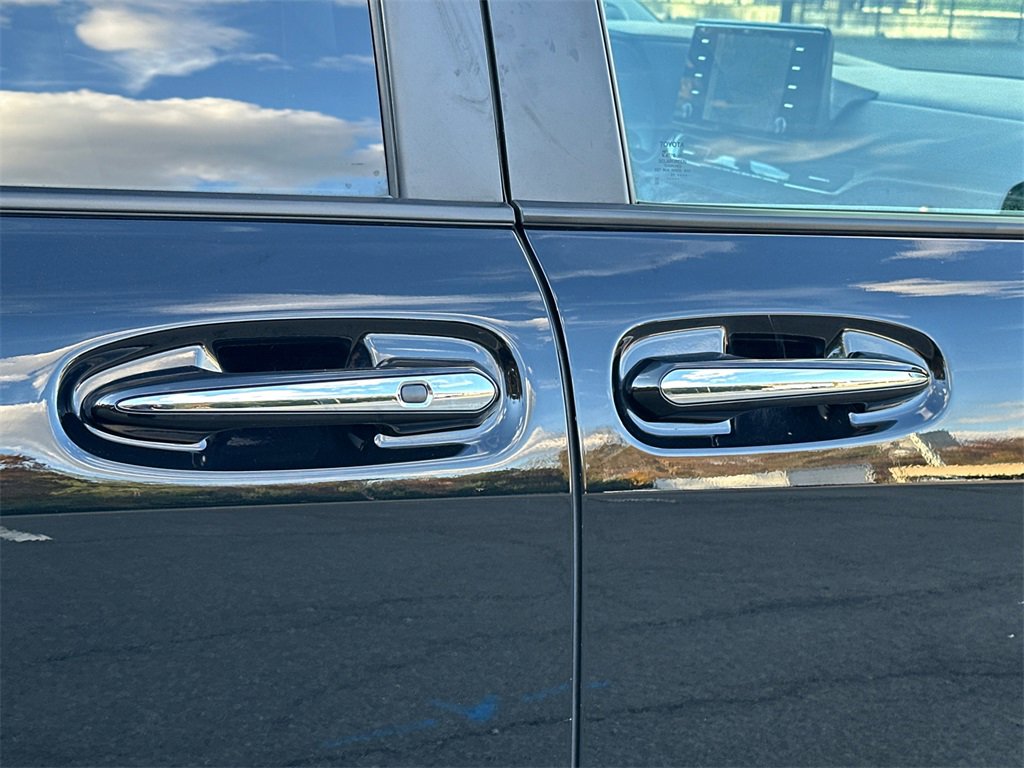 Used 2022 Toyota Sienna XLE image 9