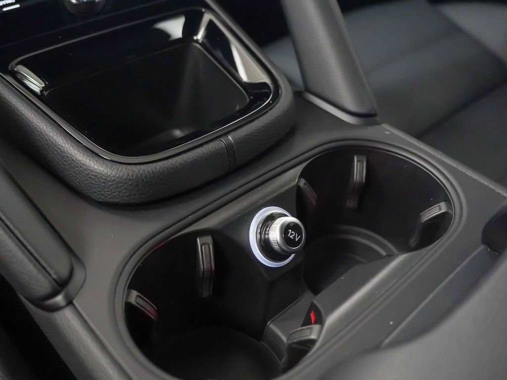 Used 2025 Porsche Cayenne image 32
