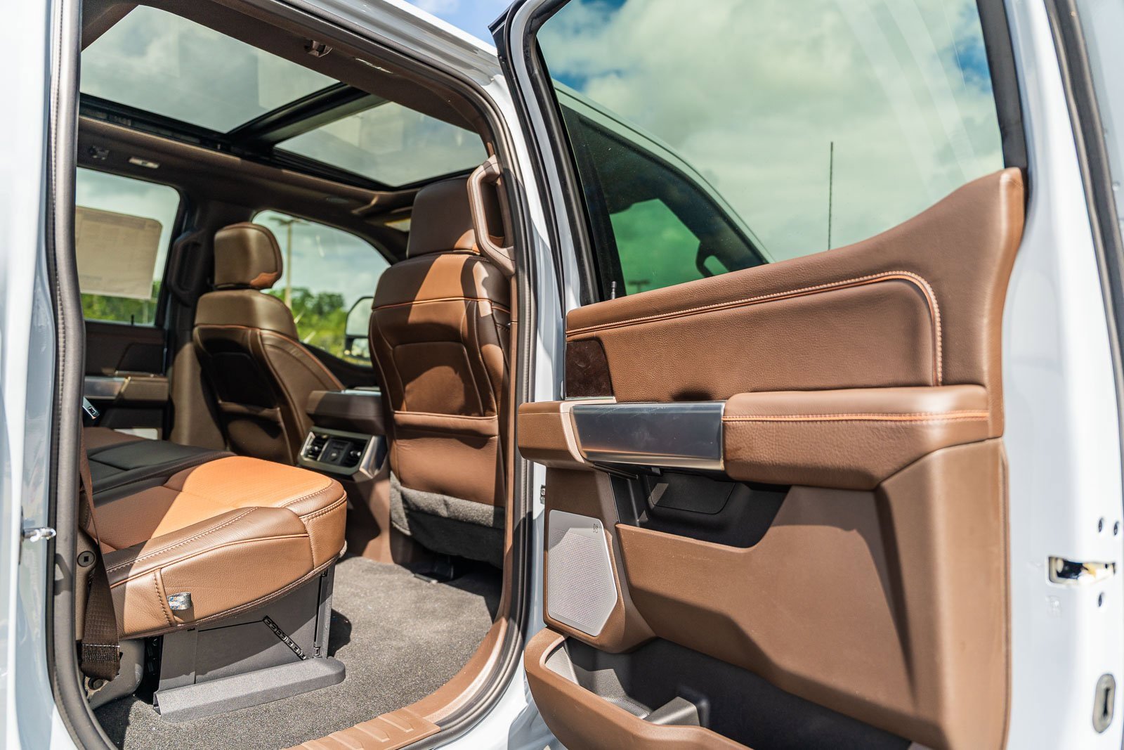 New 2025 Ford F250 King Ranch w/ Chrome Package image 17