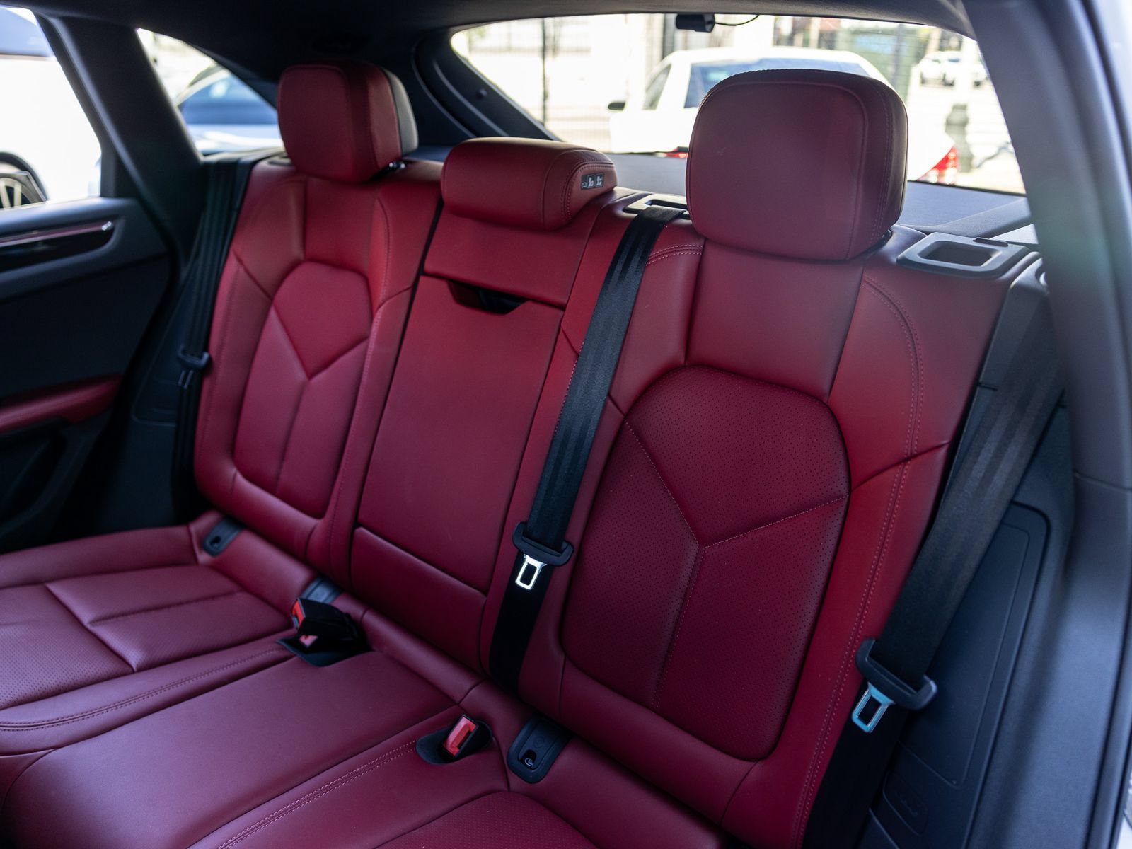 Certified 2025 Porsche Macan S AWD/4WD image 31