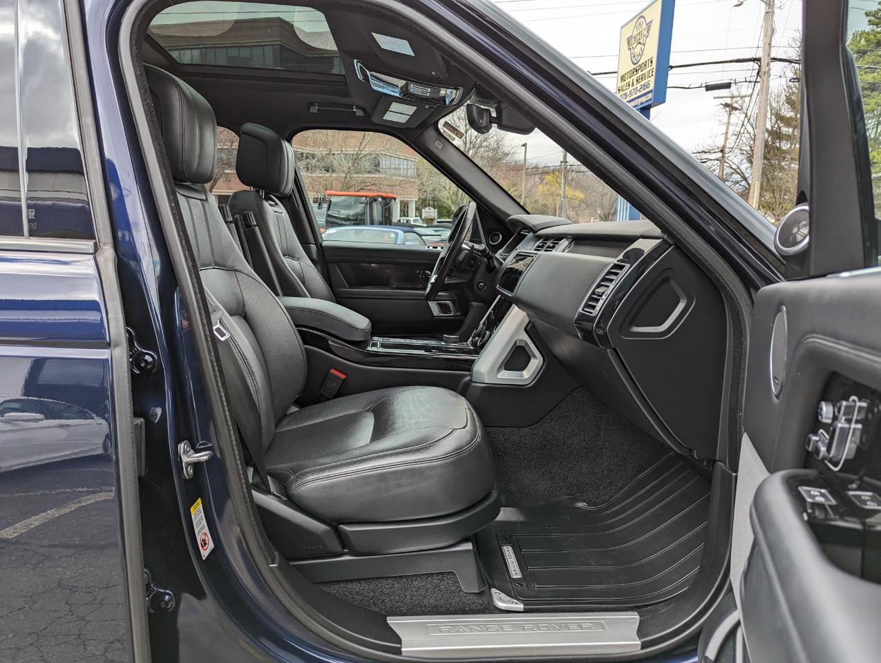 Used 2022 Land Rover Range Rover P525 Westminster Edition image 32