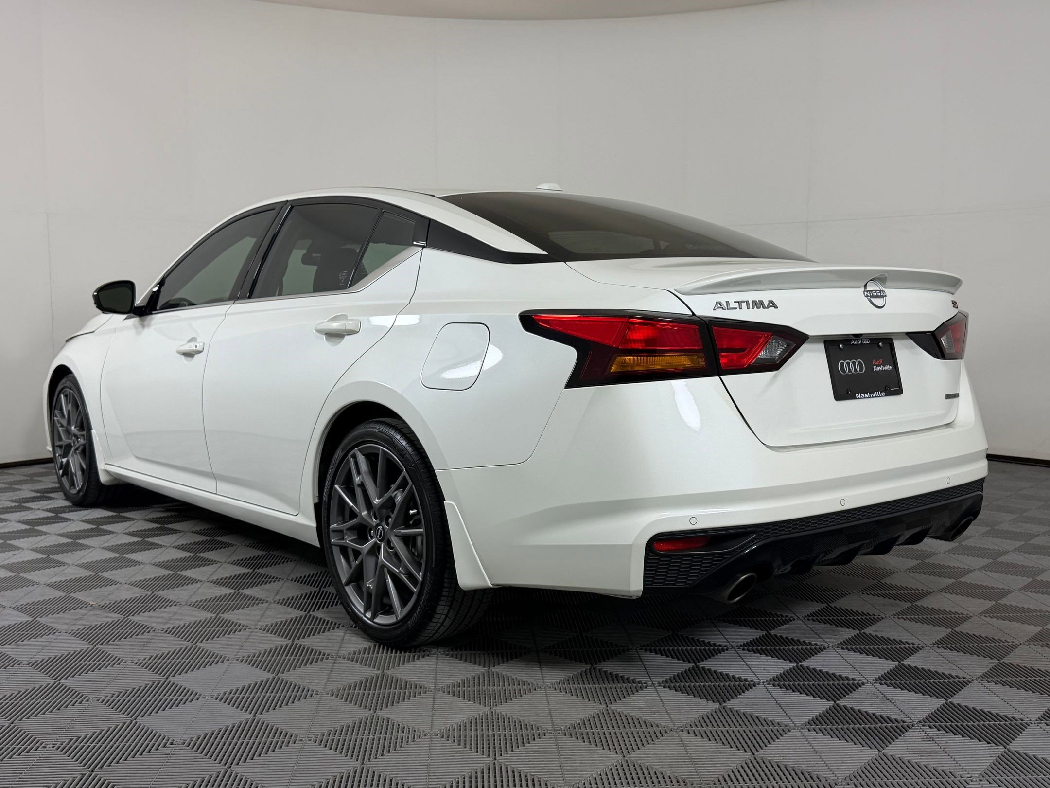 Used 2024 Nissan Altima 2.0 SR image 3