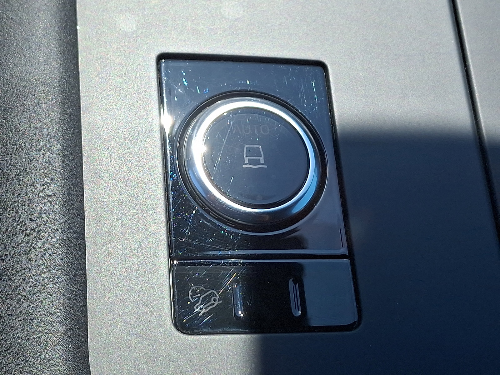 Used 2024 Land Rover Discovery Dynamic SE image 27