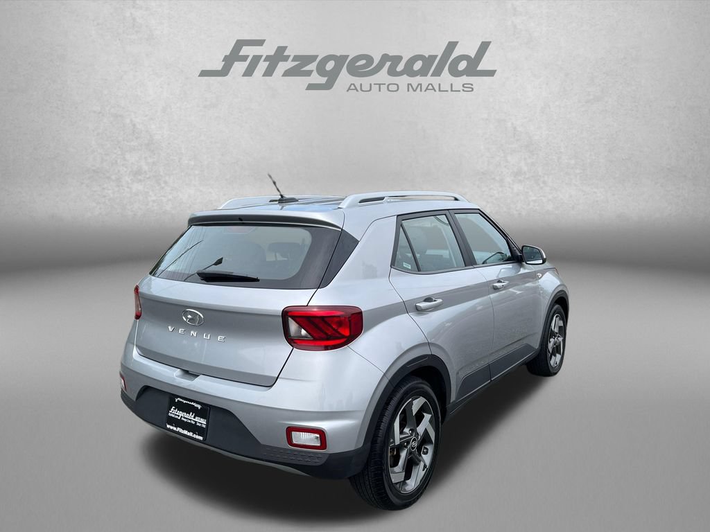 Used 2025 Hyundai Venue SEL FWD image 8