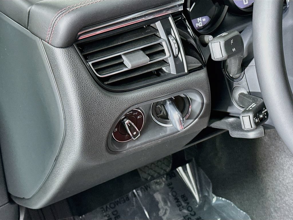 New 2026 Porsche Macan AWD/4WD image 11