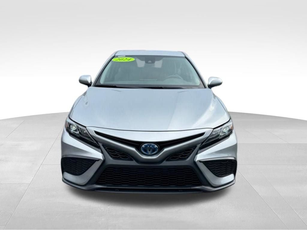 Used 2024 Toyota Camry SE w/ Cold Weather Package FWD image 11