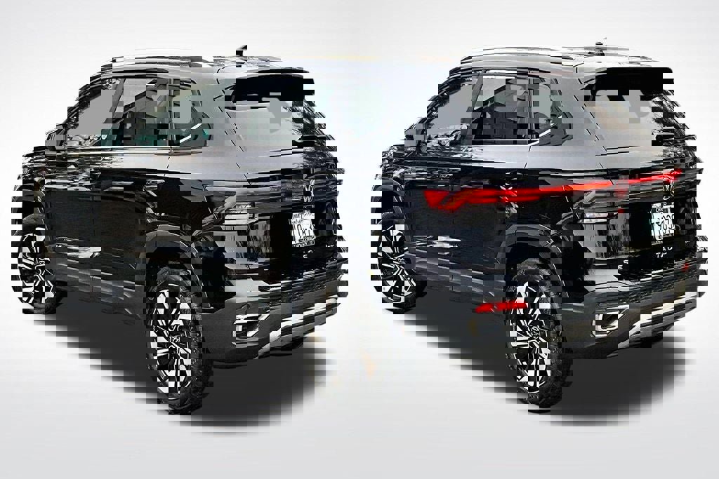 Certified 2025 Volkswagen Taos SE w/ Panoramic Sunroof Package image 13