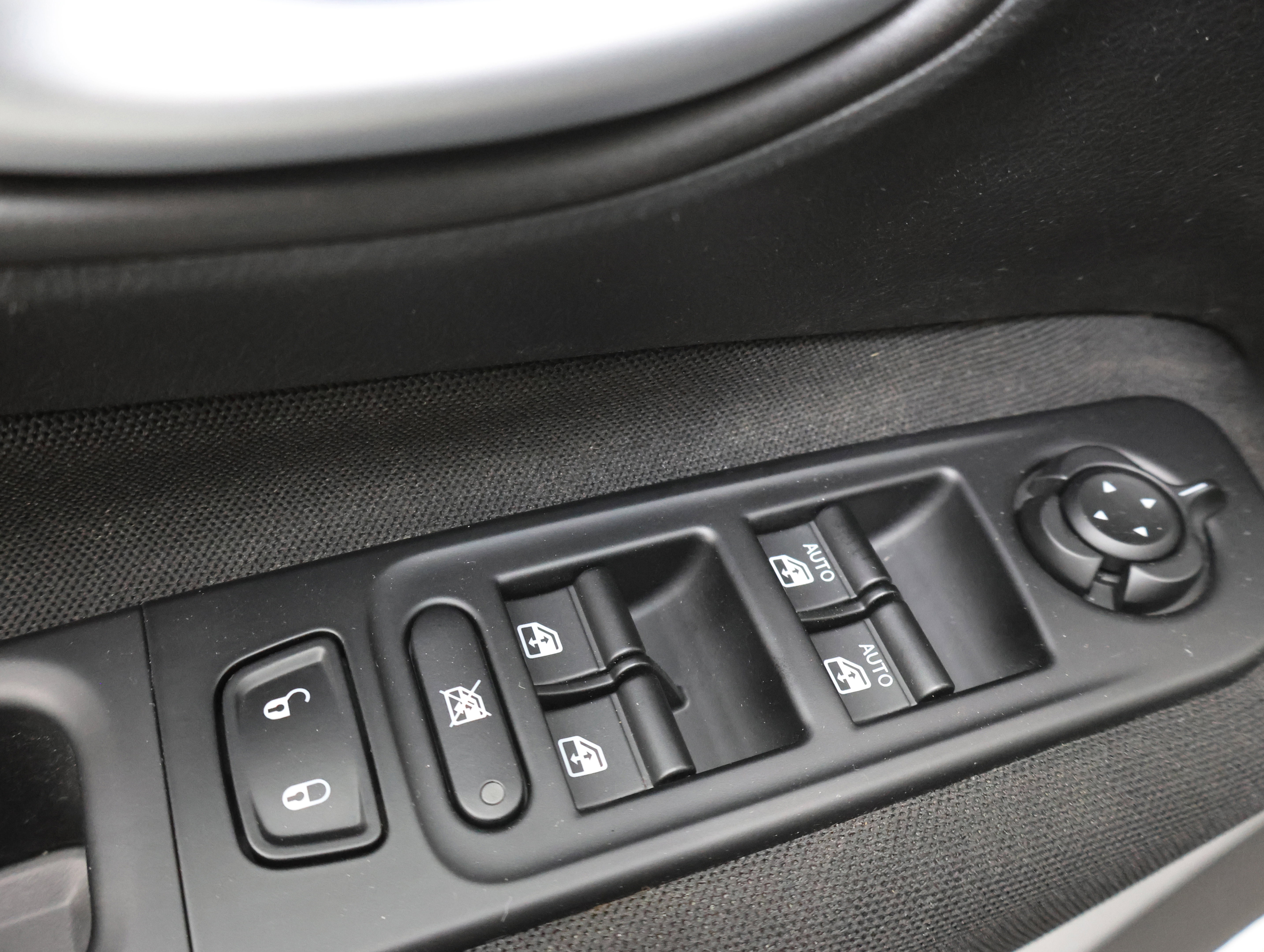 Used 2019 Jeep Renegade Latitude AWD/4WD image 33