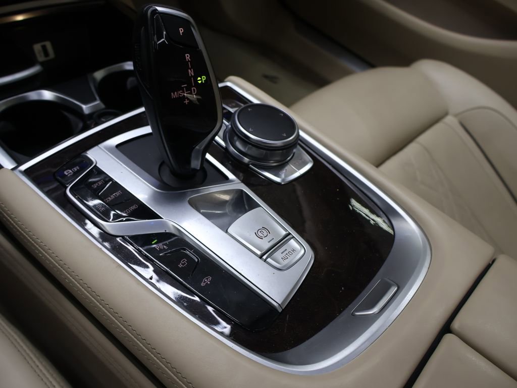 Used 2016 BMW 750i xDrive image 36