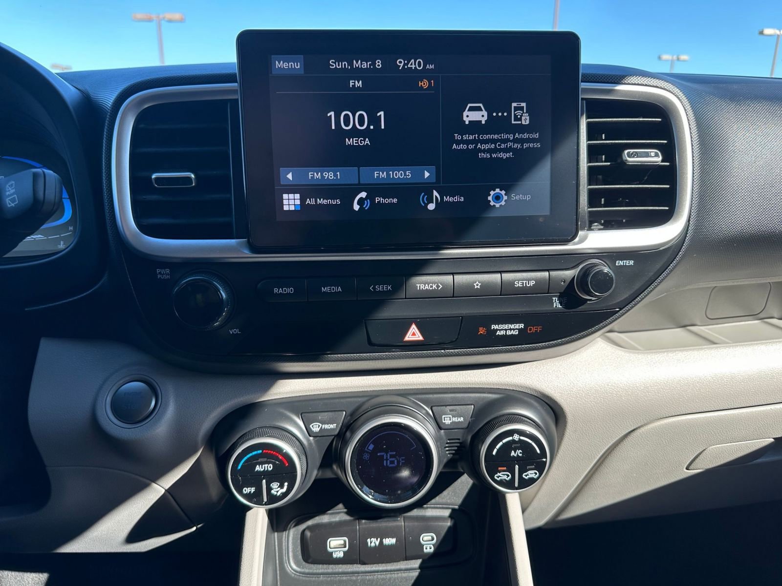 Used 2025 Hyundai Venue SEL FWD image 17