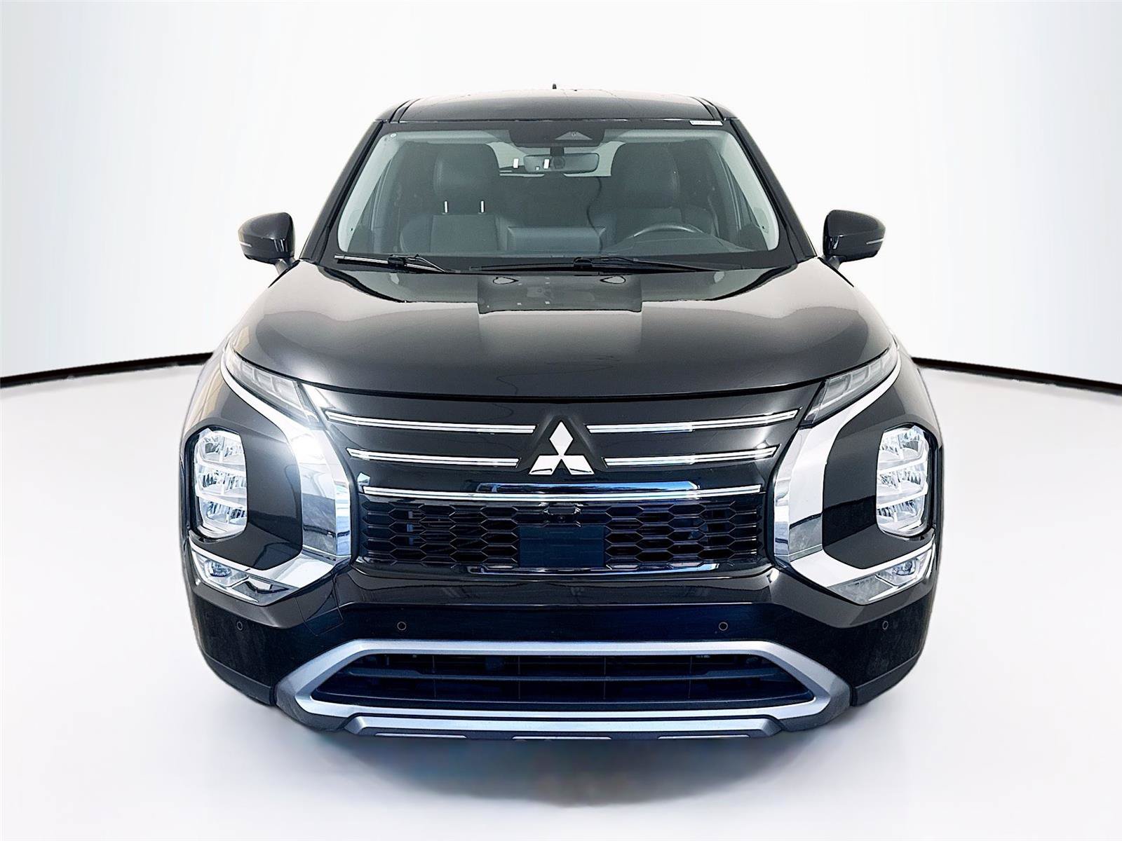 Used 2025 Mitsubishi Outlander SE FWD image 24