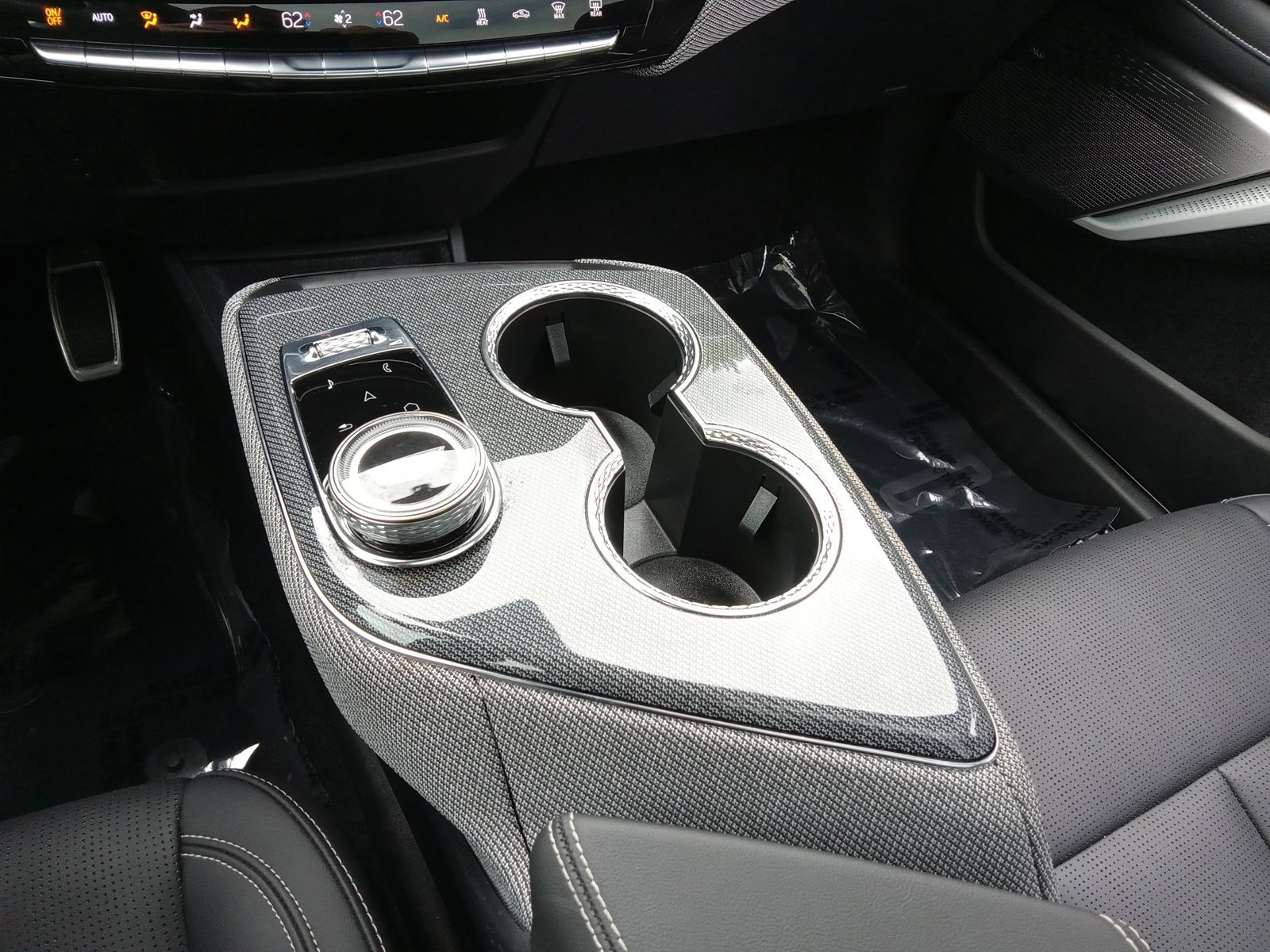 Used 2025 Cadillac Optiq Luxury 2 w/ LPO, Floor Liner Package AWD/4WD image 18