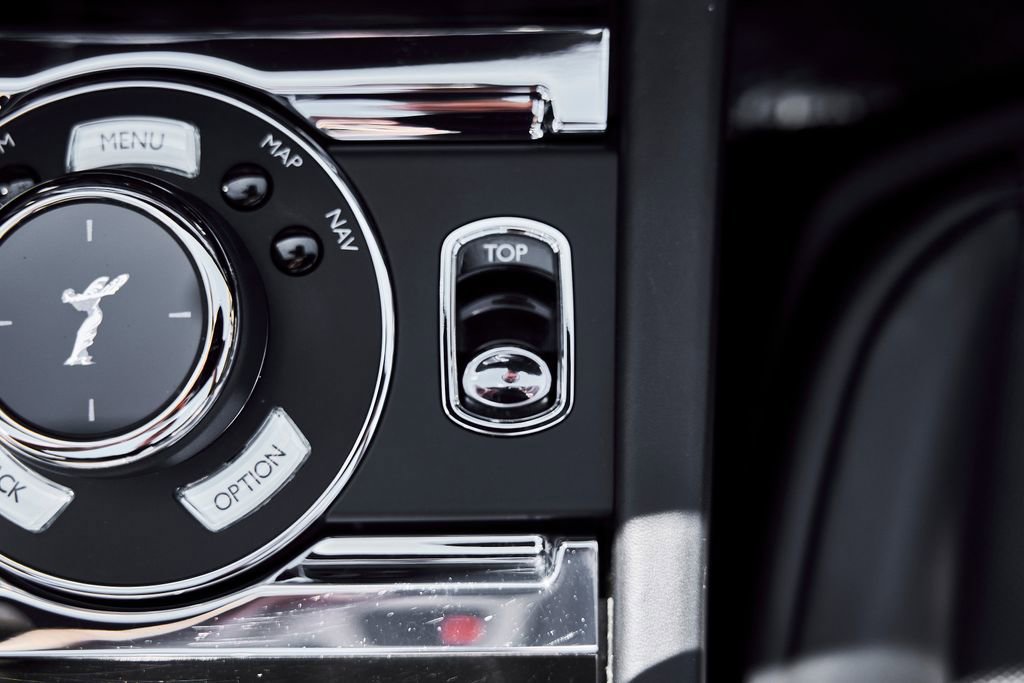Used 2018 Rolls-Royce Dawn RWD image 62