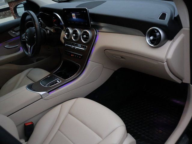 Used 2020 Mercedes-Benz GLC 300 4MATIC w/ Premium Package image 12