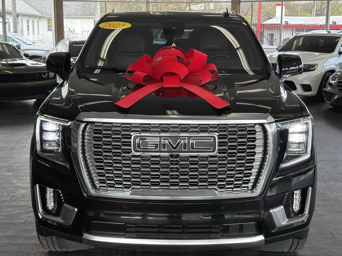 Used 2023 GMC Yukon XL Denali AWD/4WD image 3