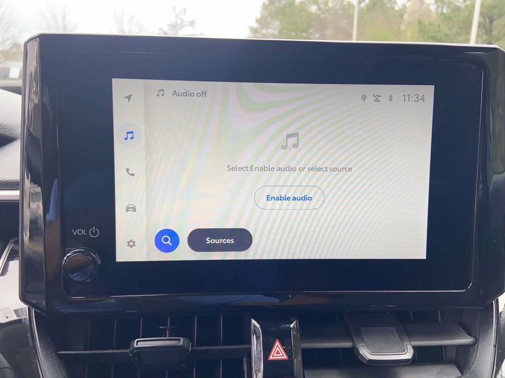 Used 2025 Toyota Corolla Cross LE image 21