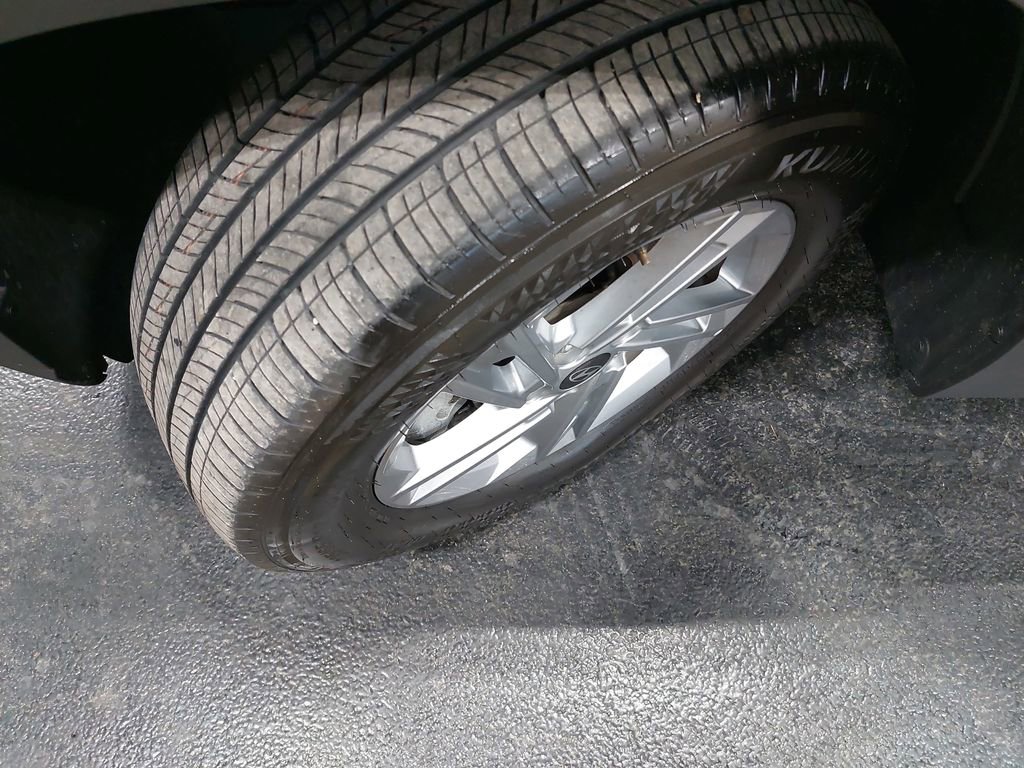 Certified 2025 Hyundai Tucson SE image 32