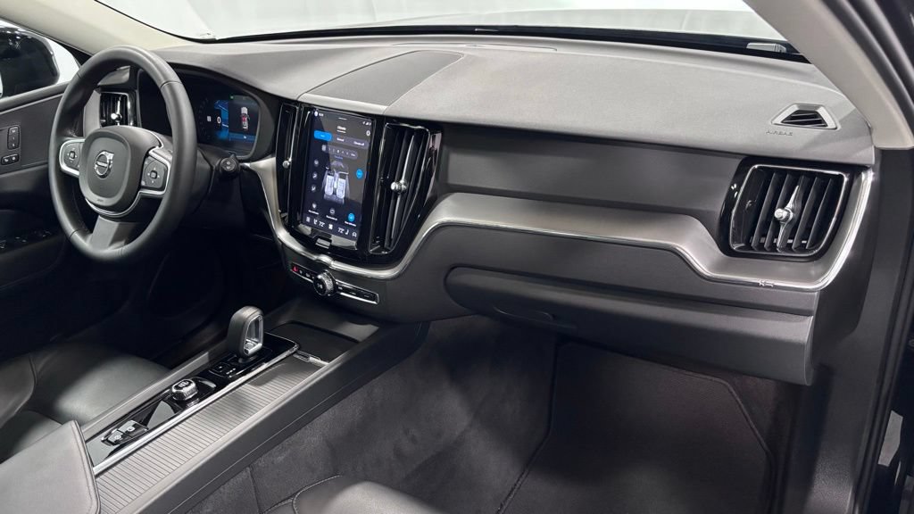 Certified 2025 Volvo XC60 B5 Core AWD/4WD image 17