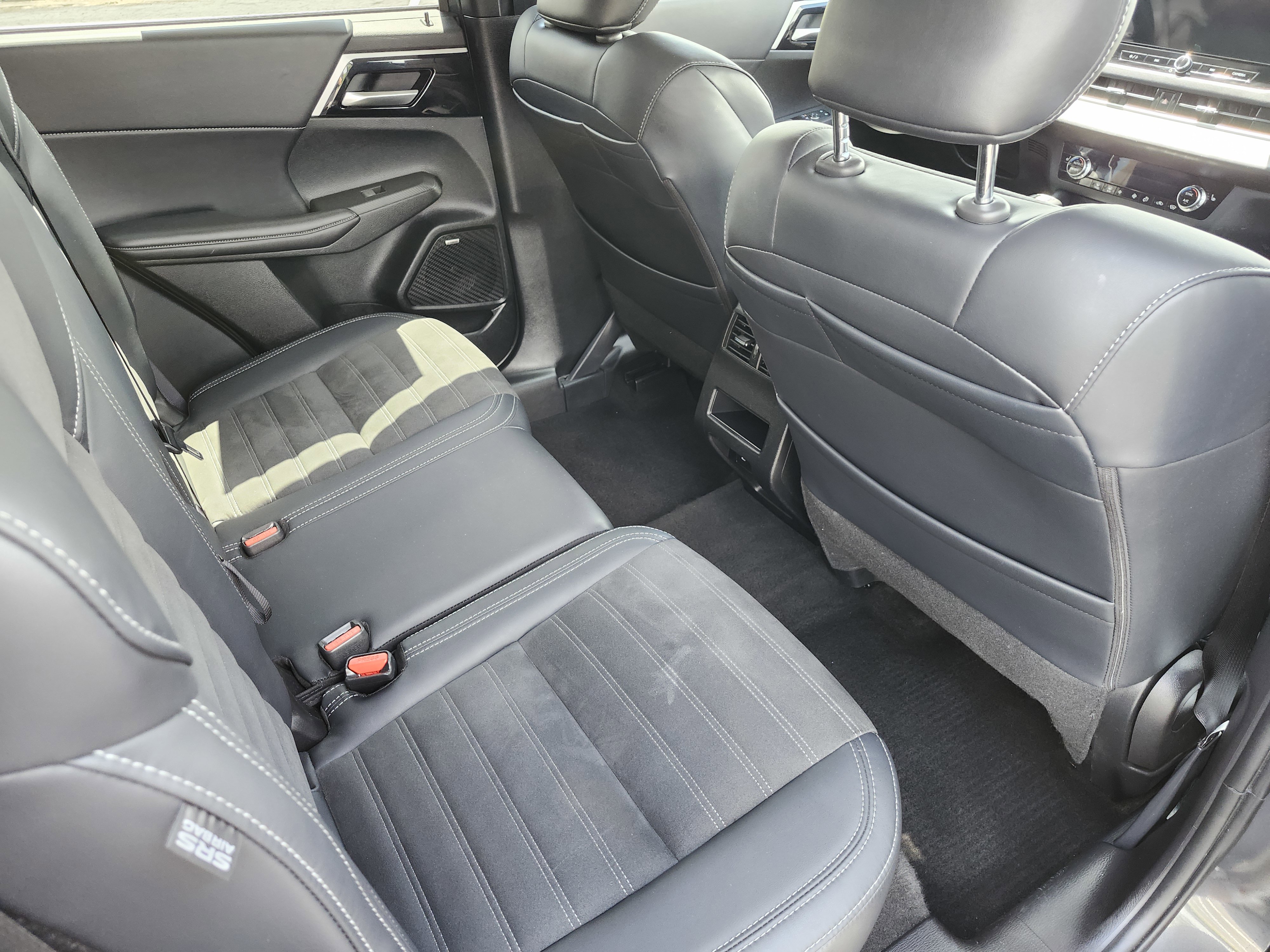 Used 2025 Mitsubishi Outlander SE AWD/4WD image 23