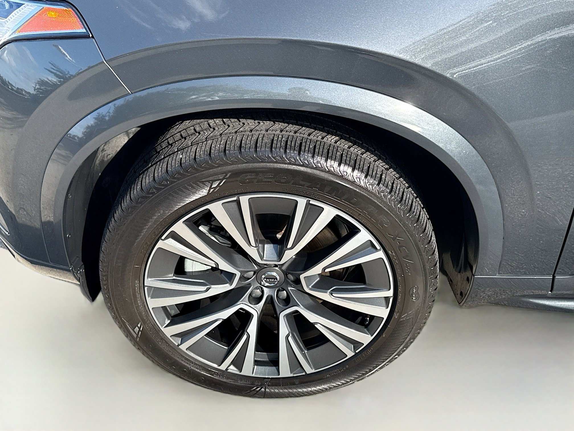 Used 2021 Volvo XC90 T6 Momentum w/ Advanced Package image 37