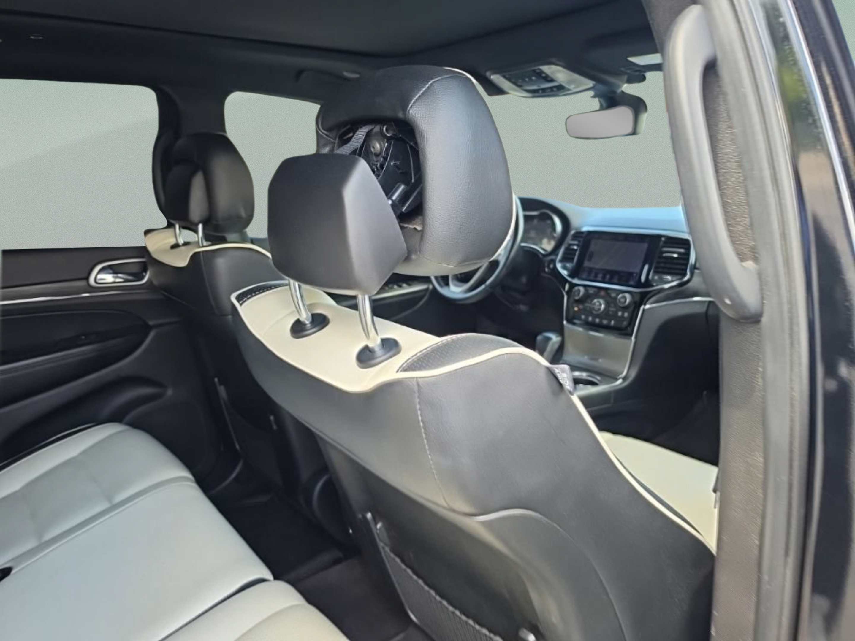 Used 2019 Jeep Grand Cherokee Limited w/ Luxury Group II RWD image 25