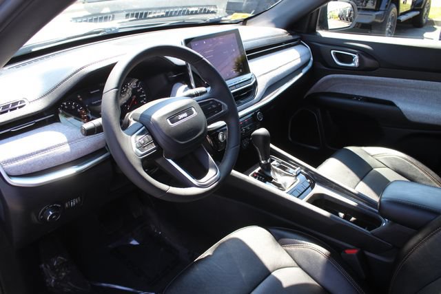 Used 2023 Jeep Compass Latitude AWD/4WD image 3