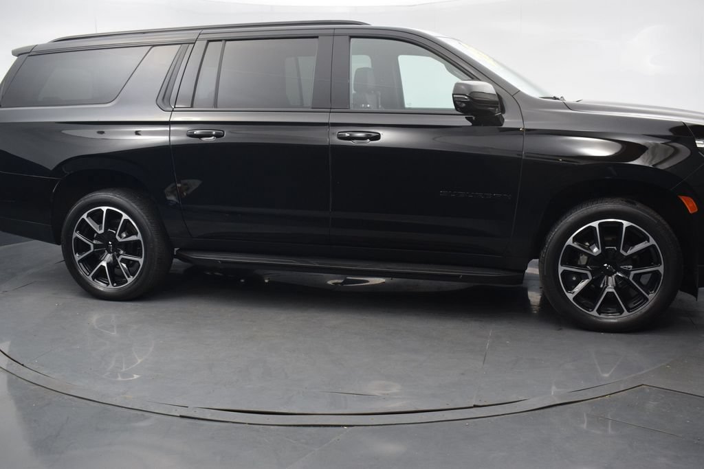 Used 2023 Chevrolet Suburban RST w/ Luxury Package AWD/4WD image 7