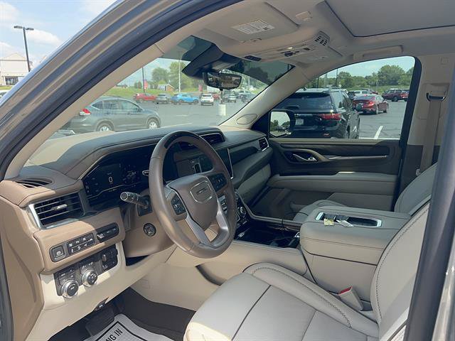 Used 2023 GMC Yukon Denali w/ Advanced Technology Package AWD/4WD image 12