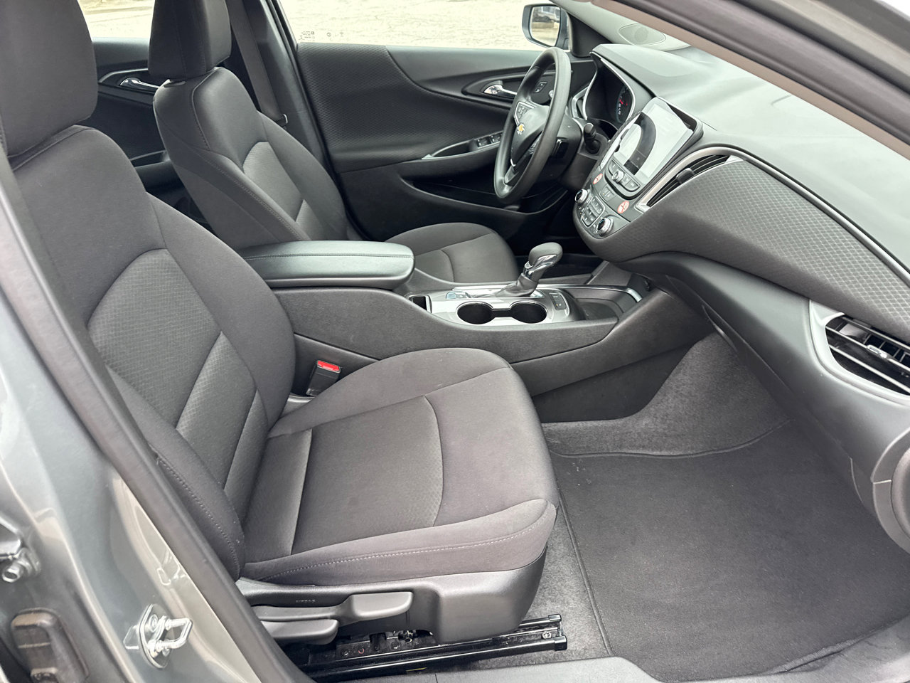 Used 2025 Chevrolet Malibu LT image 11