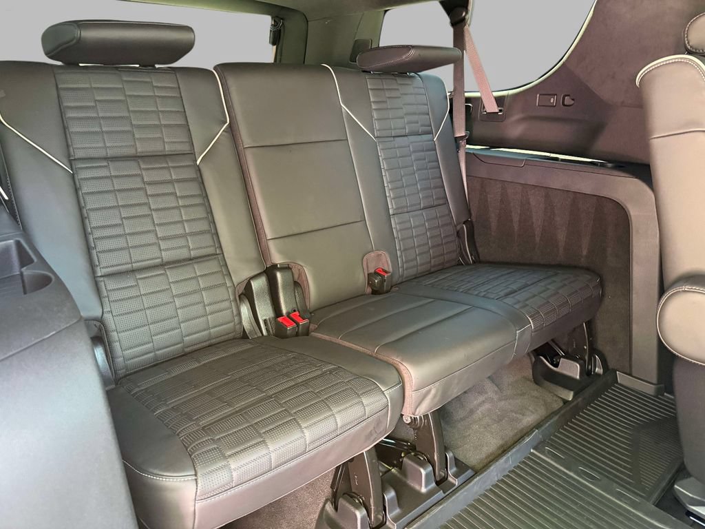 Used 2026 Cadillac Escalade ESV Platinum Sport w/ LPO, ONYX Package AWD/4WD image 17