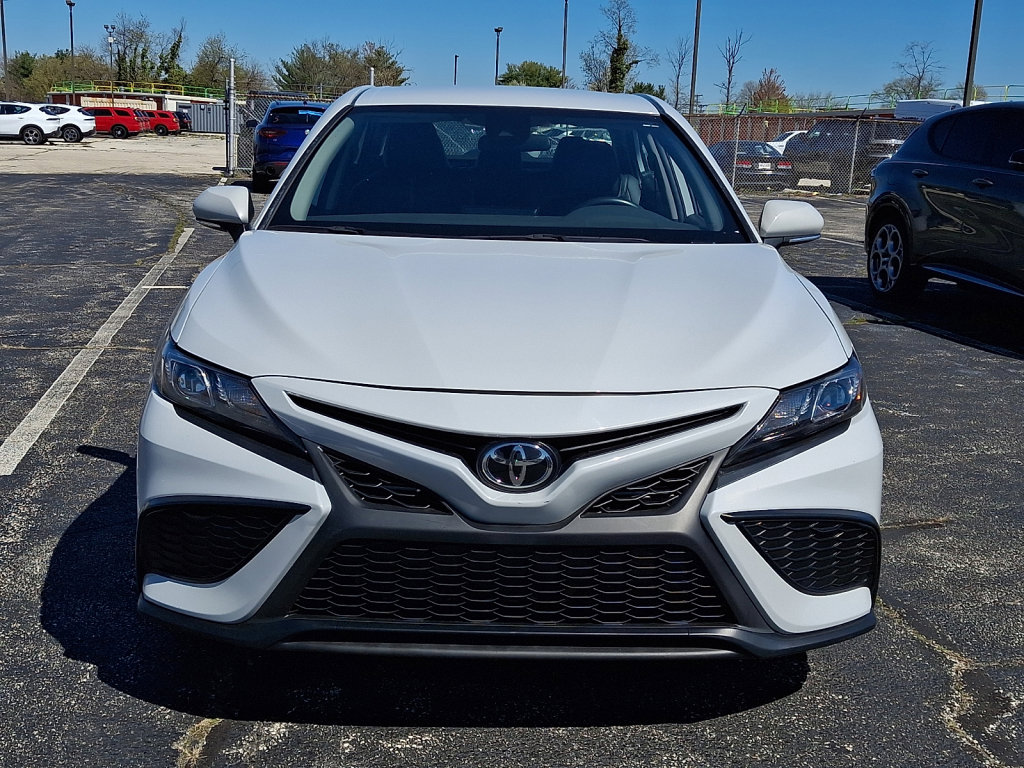 Used 2024 Toyota Camry SE image 8