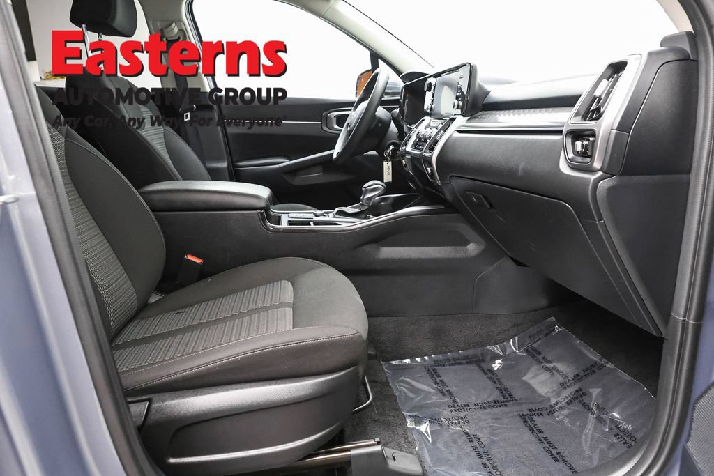 Used 2023 Kia Sorento LX AWD/4WD image 23