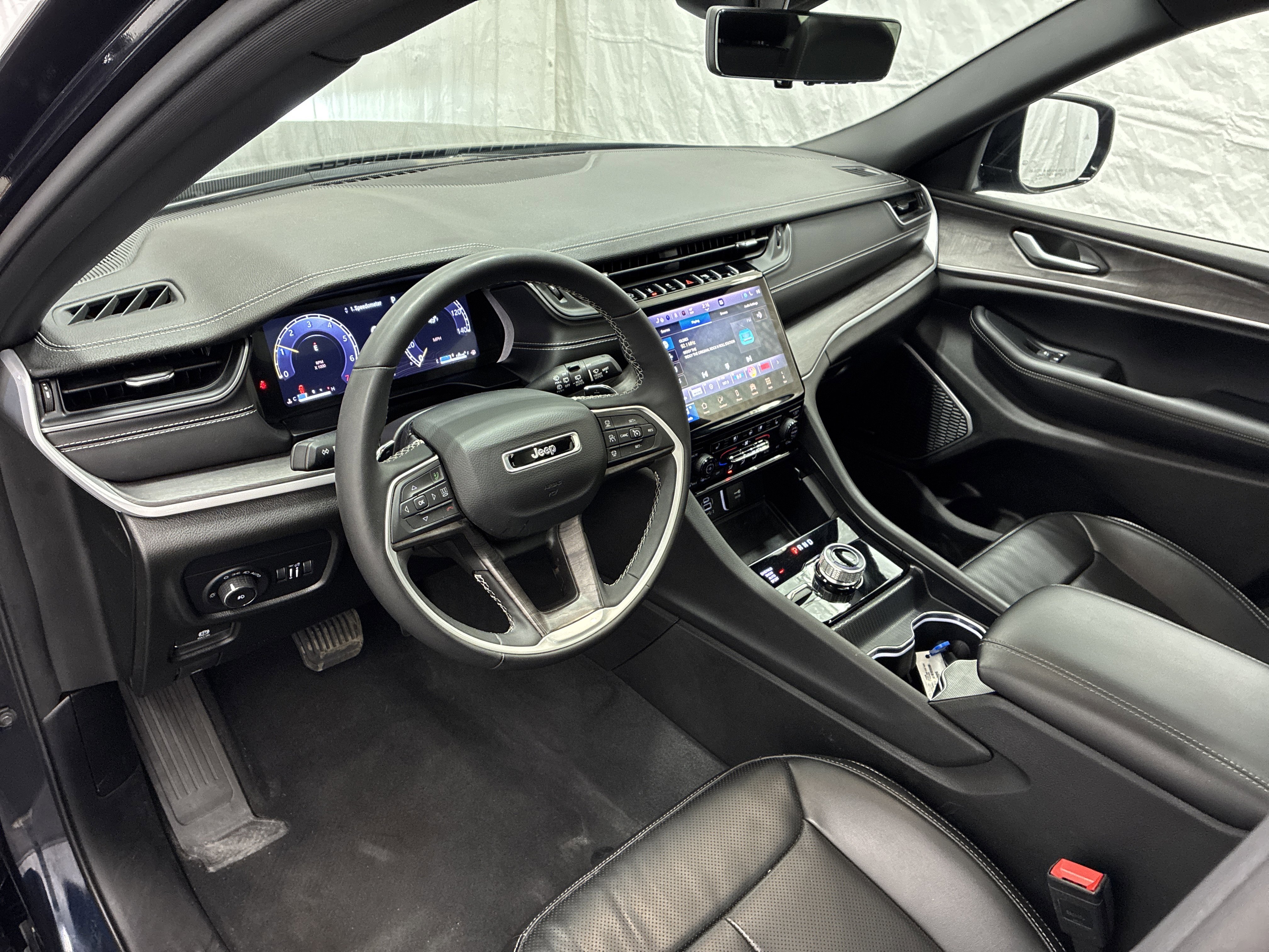 Certified 2024 Jeep Grand Cherokee L Limited w/ Luxury Tech Group II AWD/4WD image 15