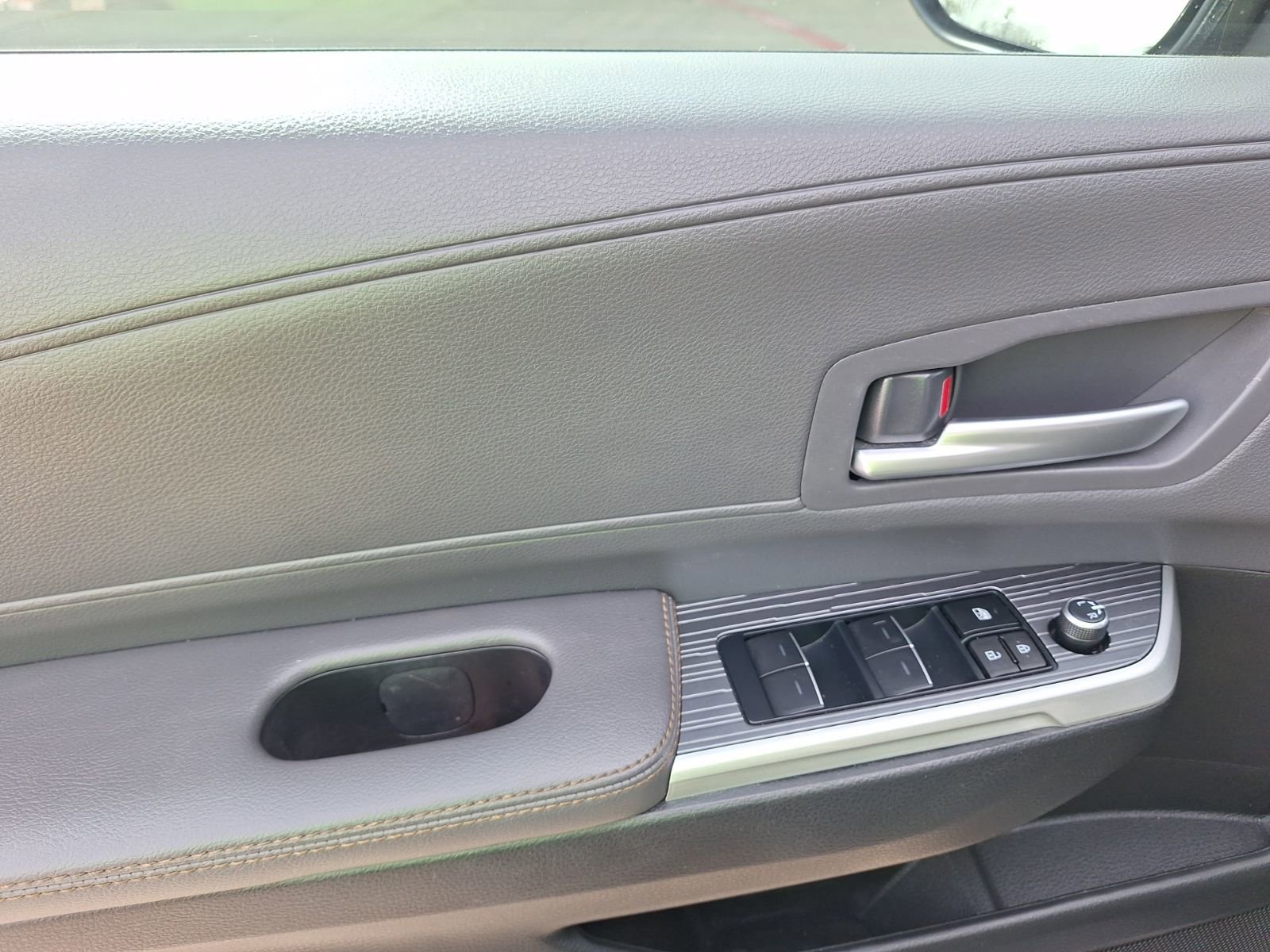 Used 2024 Toyota Sienna XLE Woodland Edition image 17