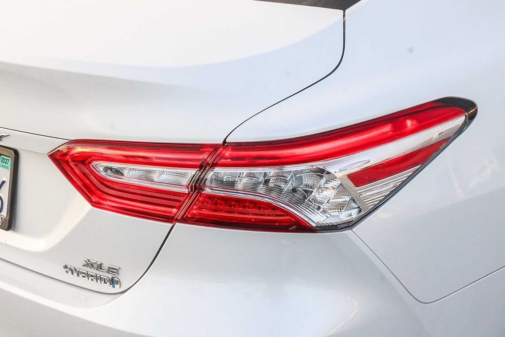 Used 2020 Toyota Camry XLE w/ Preferred Accessory Package FWD image 10