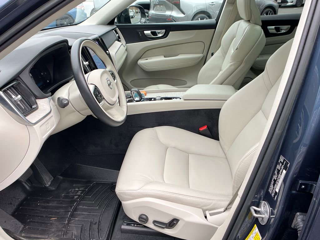 Used 2023 Volvo XC60 B5 Plus w/ Climate Package image 9