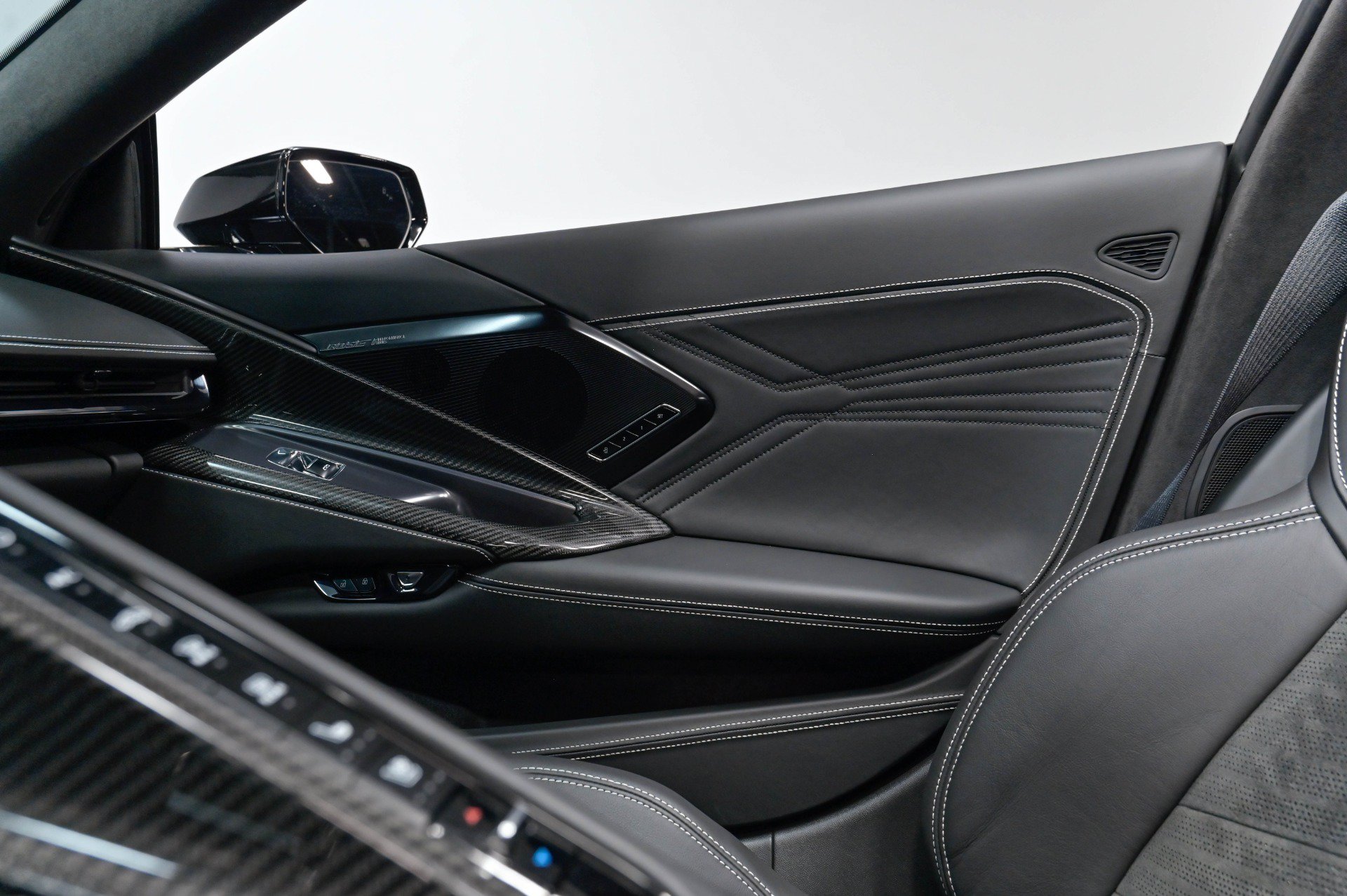 Used 2025 Chevrolet Corvette Z06 RWD image 21