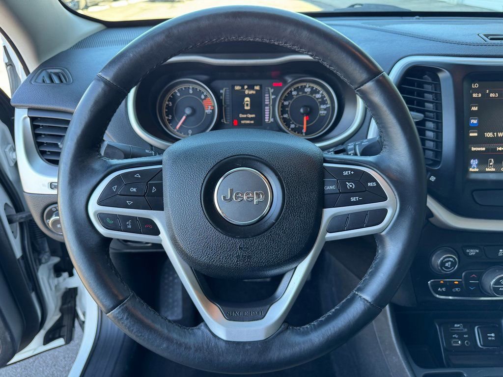 Used 2017 Jeep Cherokee Latitude w/ Comfort/Convenience Group image 45