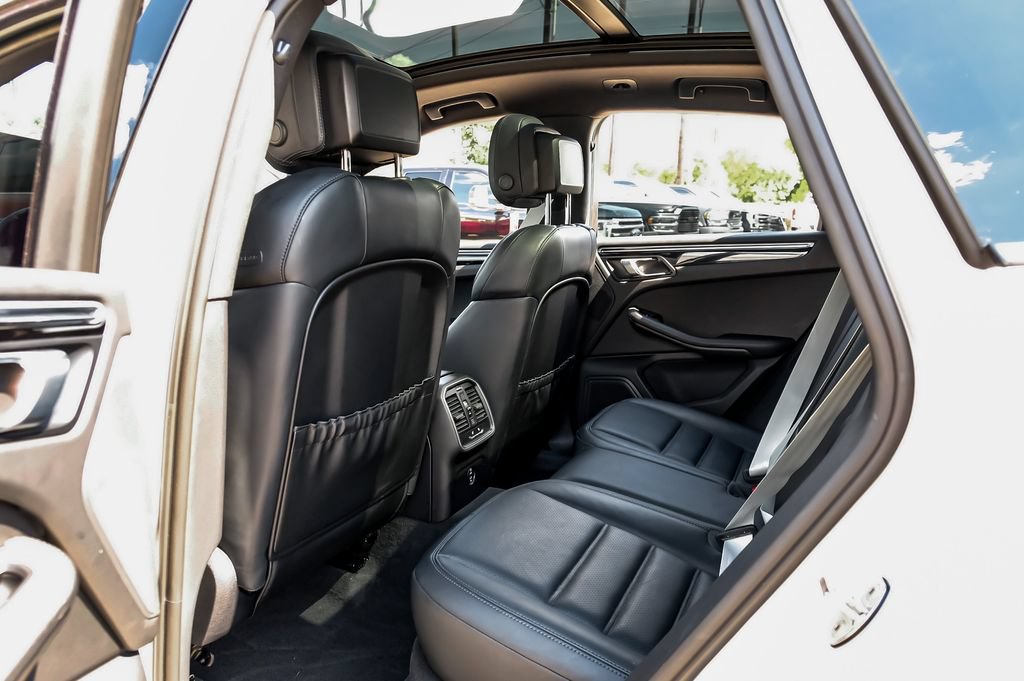 Used 2024 Porsche Macan AWD/4WD image 42