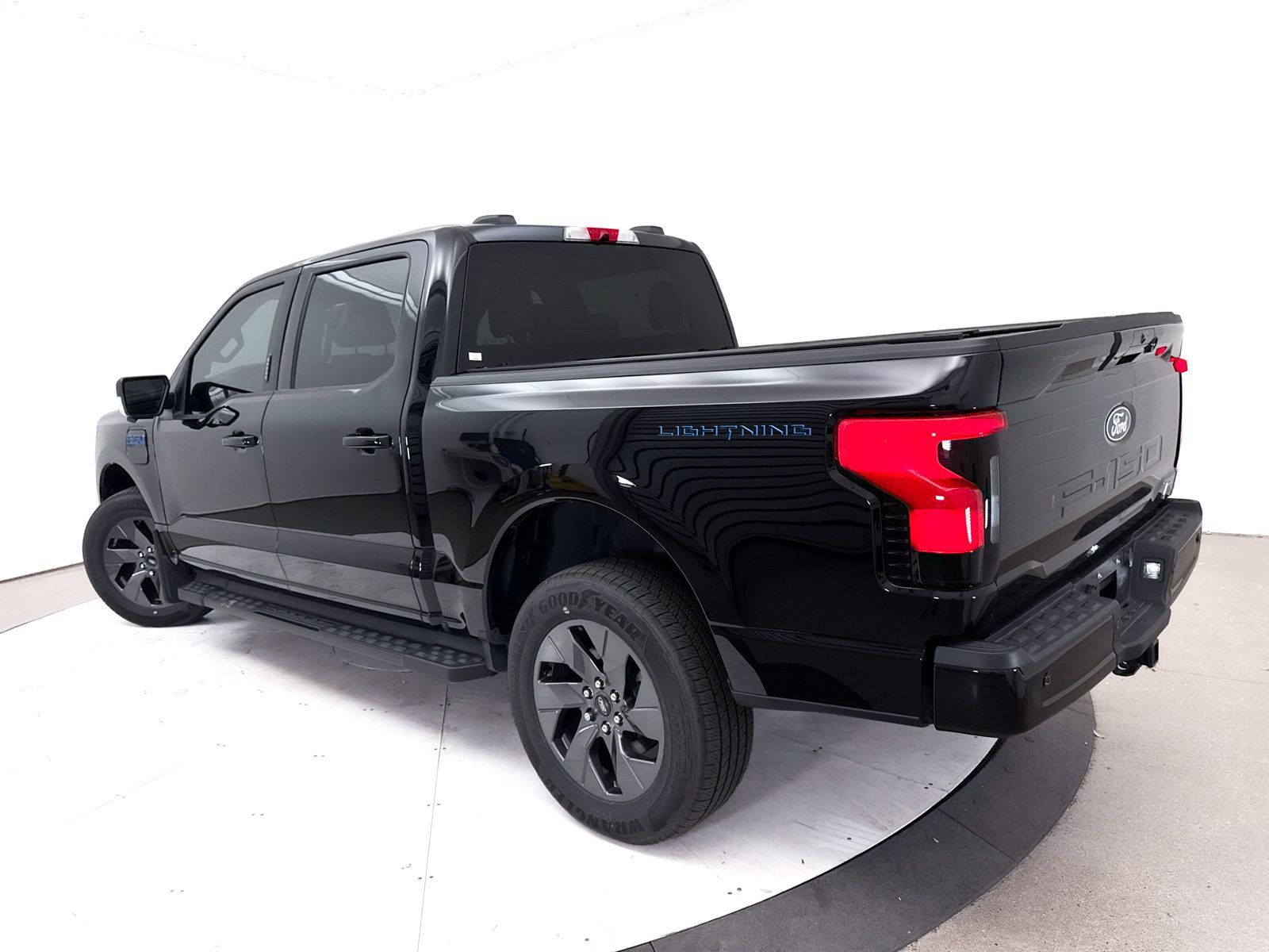Used 2024 Ford F150 Lightning Flash AWD/4WD image 2