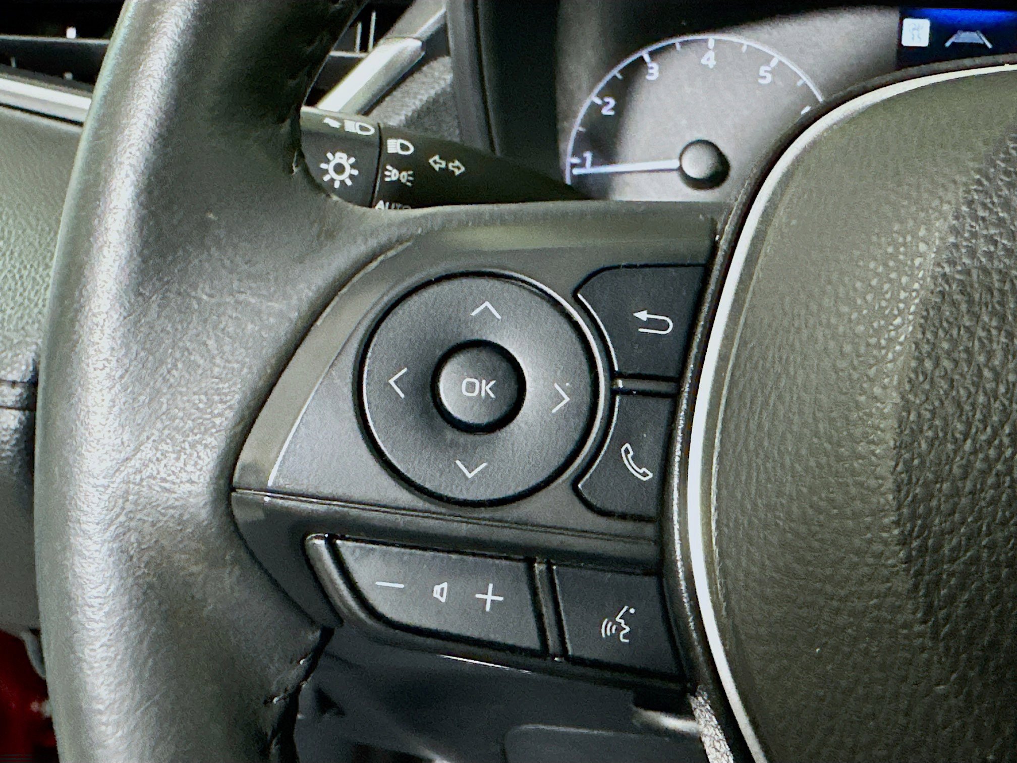 Used 2024 Toyota Corolla Cross LE w/ Moonroof Package image 16