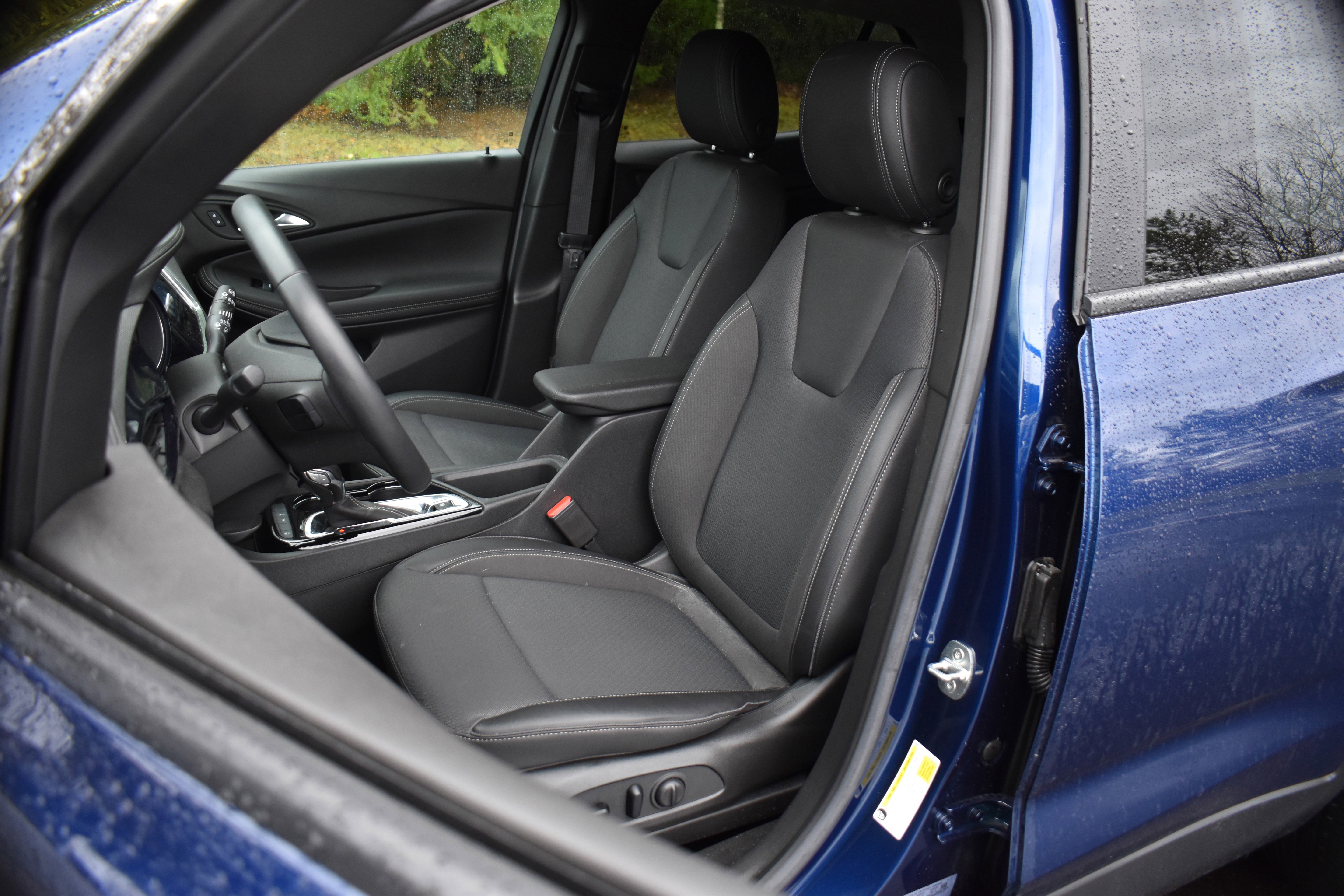 Used 2023 Buick Encore GX Preferred w/ Cold Weather Comfort Package image 3