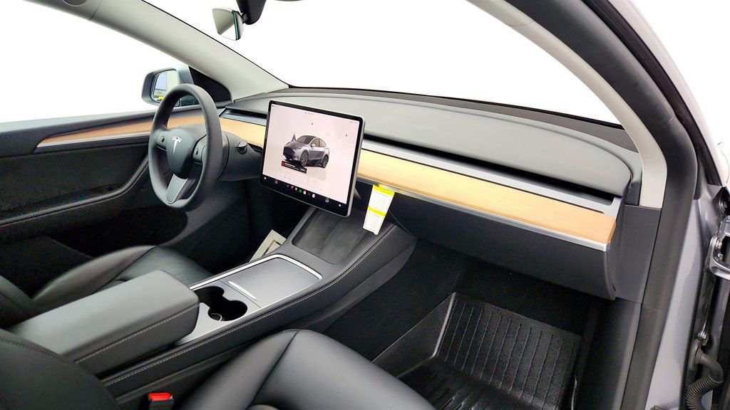 Used 2024 Tesla Model Y Long Range image 29
