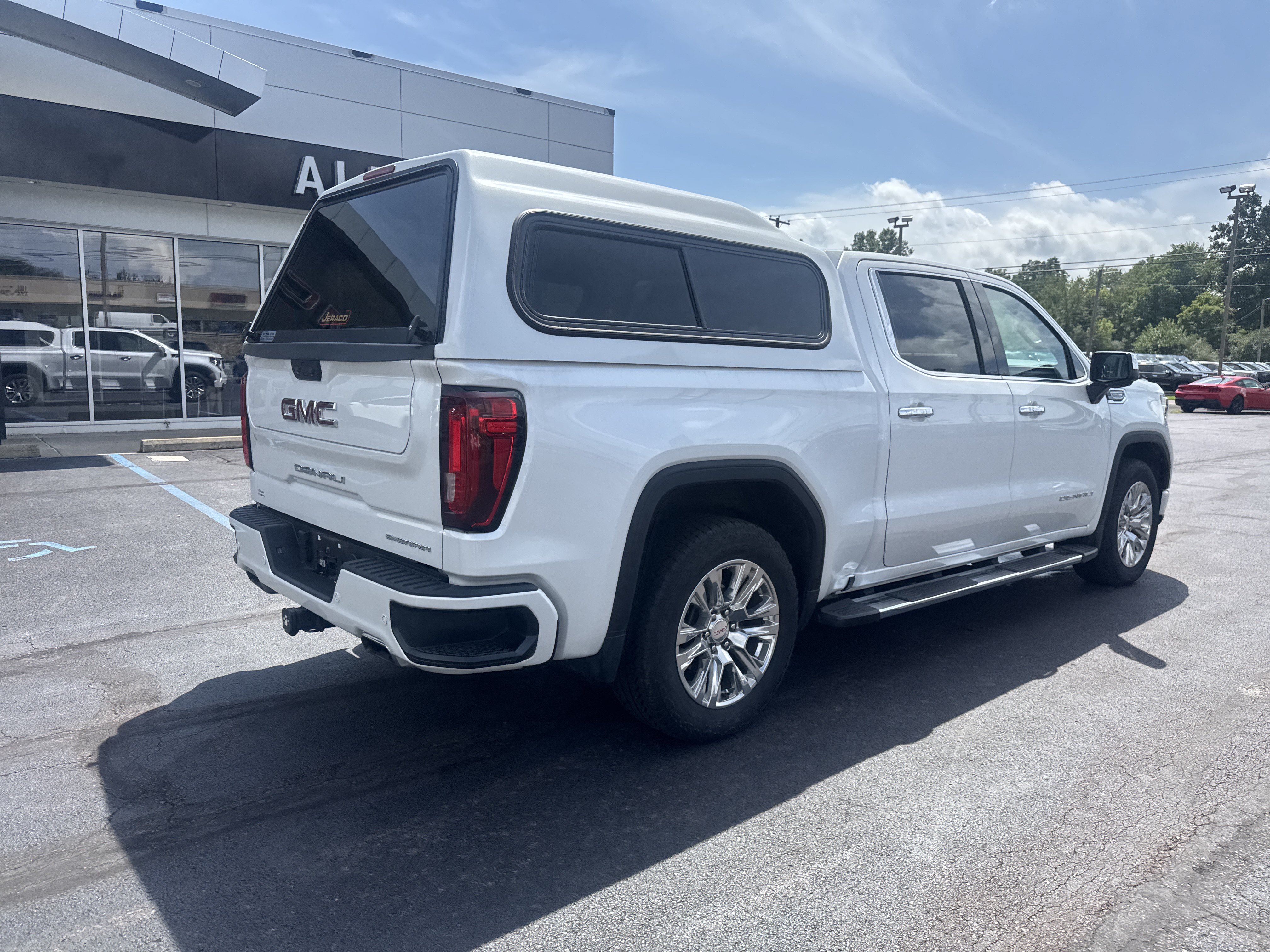 Used 2022 GMC Sierra 1500 Denali AWD/4WD image 3