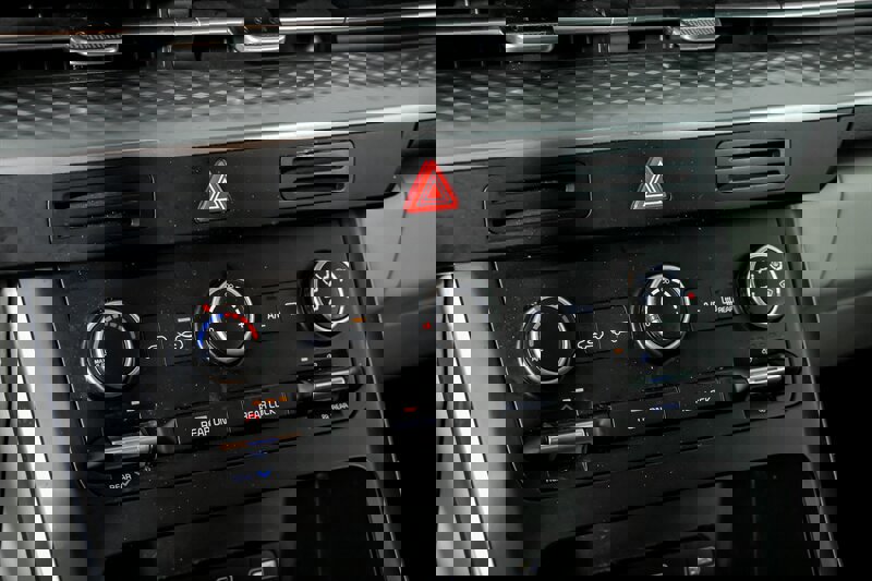 Used 2023 Kia Carnival LX image 26