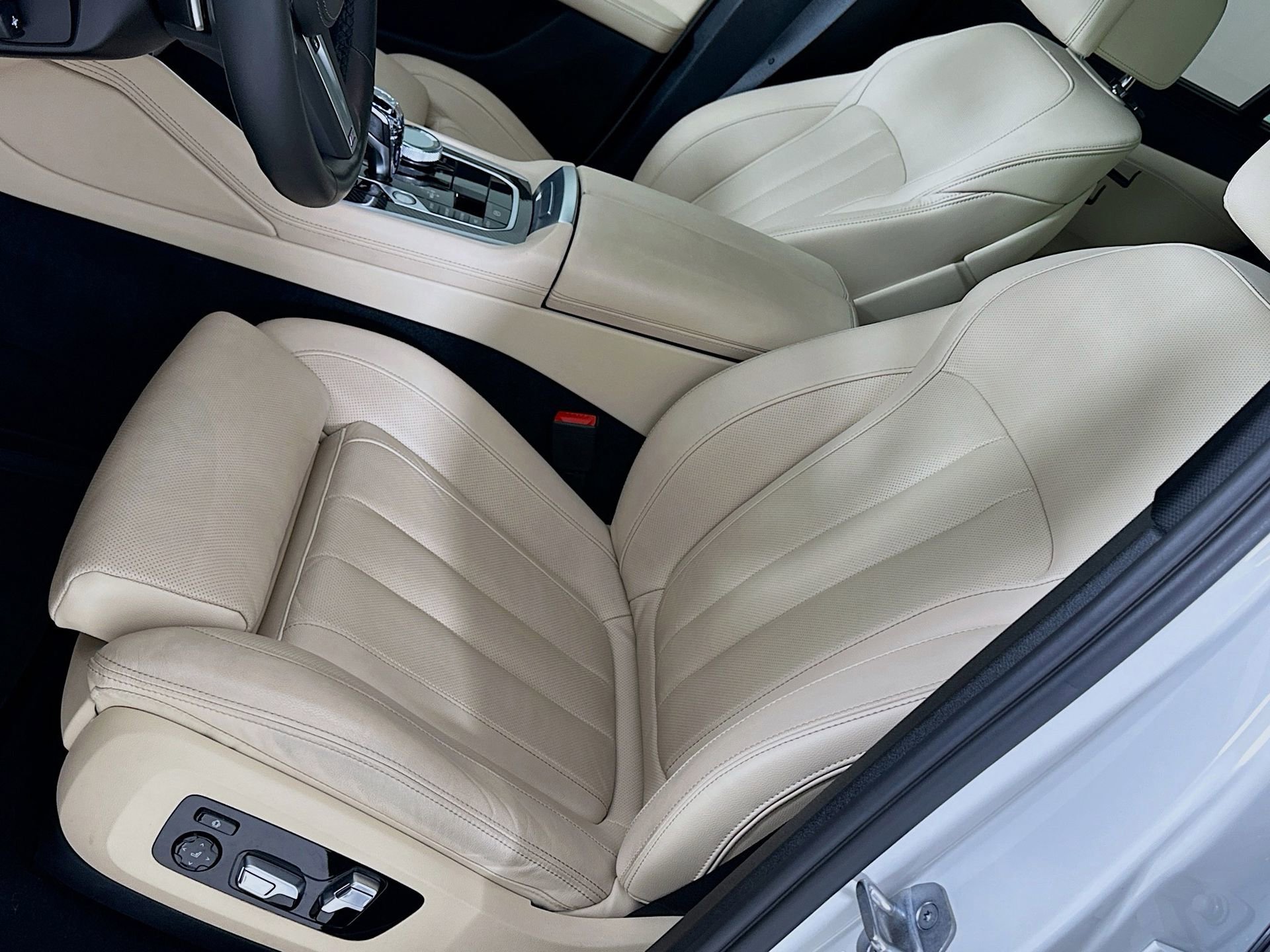 Used 2022 BMW X6 M50i w/ Executive Package AWD/4WD image 20