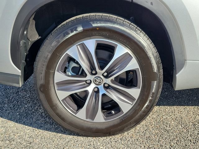 Used 2022 Toyota Highlander XLE image 5