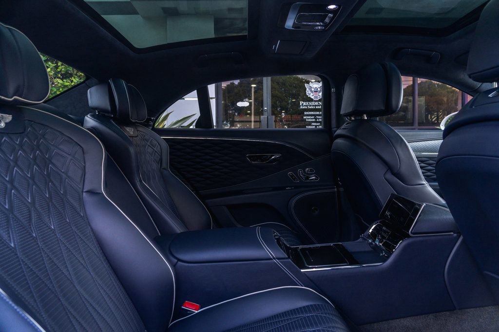 Used 2023 Bentley Flying Spur Azure image 26